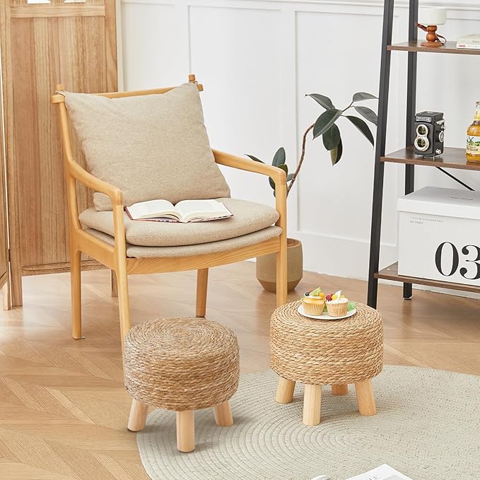 Round Ottoman Natural Seagrass Footstool, Round Footstool with 4 Wood Legs, Hand Woven Round Footstool Sofa Stool, Multifunctional Modern Dressing Stool, Sofa Side Table for Bedroom (Nature)