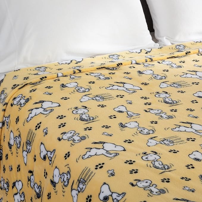 Berkshire Blanket Peanuts® VelvetLoft® Cute Character Snoopy Plush Blanket,Peanuts Poses and Paws Sundress,Twin 60 in x 90 in (Official Peanuts® Product)