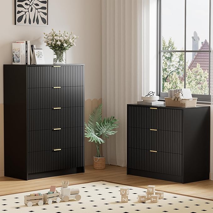 Black Dresser for Bedroom, Modern Dresser with 3 Drawers and Smooth Slides, Wide Chest of Drawers with Golden Handles for Bedroom, Living Room, Closet, 15.7" D x 31.5" W x 29.6" H