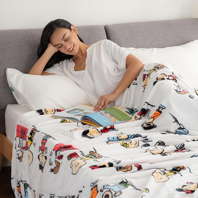 Berkshire Blanket VelvetLoft Cute Character Snoopy Plush Blanket, Peanuts Gang, Full/Queen 90 in x 90 in (Official Peanuts Product)