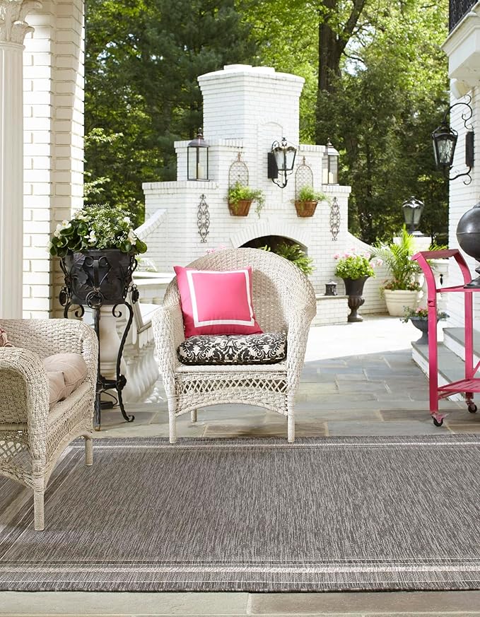 Unique Loom Outdoor Border Collection Area Rug - Soft Border (7' 10" Square, Black/ Ivory)
