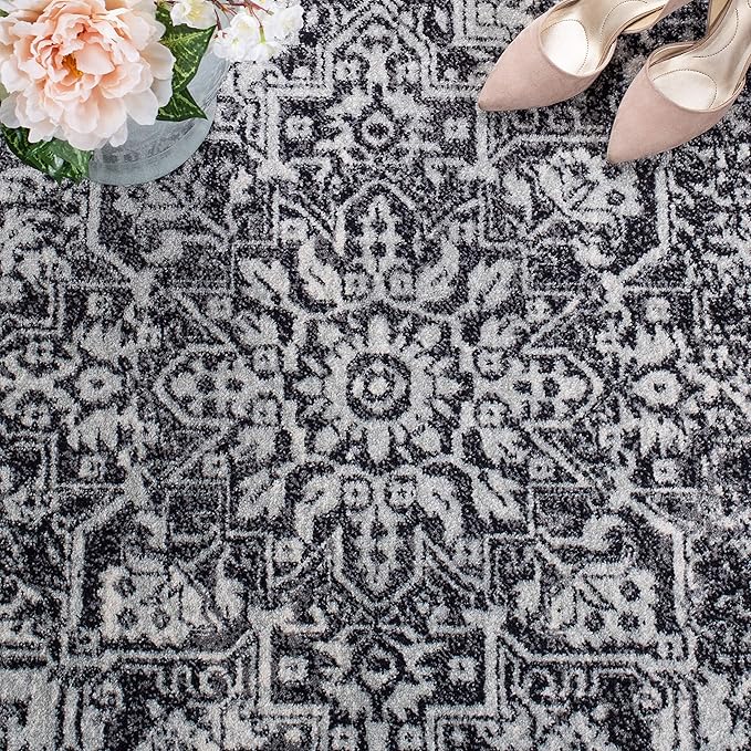 SAFAVIEH Evoke Collection 4' x 6' Black / Grey EVK256R Oriental Distressed Non-Shedding Living Room Bedroom Accent Rug
